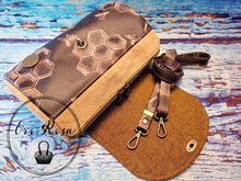 Load image into Gallery viewer, Quilted Hortensia Barrel Bag PDF Pattern
