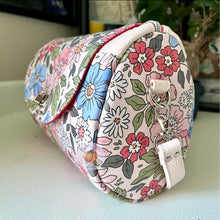Load image into Gallery viewer, Quilted Hortensia Barrel Bag PDF Pattern
