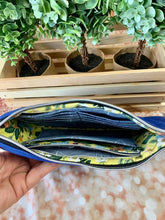 Load image into Gallery viewer, FREE Shazzy Wristlet 2.0 PDF Pattern
