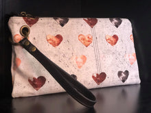 Load image into Gallery viewer, FREE Shazzy Wristlet 2.0 PDF Pattern
