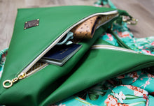 Load image into Gallery viewer, Traudy Triangular Shoulder Bag PDF Pattern
