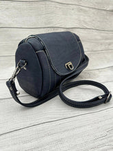 Load image into Gallery viewer, Quilted Hortensia Barrel Bag PDF Pattern
