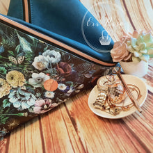 Load image into Gallery viewer, Traudy Triangular Shoulder Bag PDF Pattern
