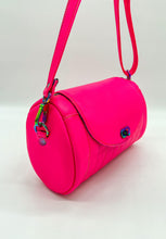 Load image into Gallery viewer, Quilted Hortensia Barrel Bag PDF Pattern
