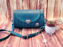 Load image into Gallery viewer, Quilted Hortensia Barrel Bag PDF Pattern
