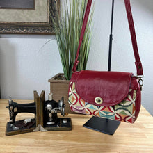 Load image into Gallery viewer, Quilted Hortensia Barrel Bag PDF Pattern
