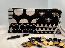Load image into Gallery viewer, FREE Shazzy Wristlet 2.0 PDF Pattern
