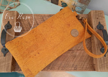 Load image into Gallery viewer, FREE Shazzy Wristlet 2.0 PDF Pattern
