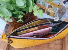 Load image into Gallery viewer, FREE Shazzy Wristlet 2.0 PDF Pattern
