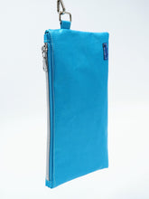 Load image into Gallery viewer, FREE Shazzy Wristlet 2.0 PDF Pattern
