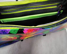 Load image into Gallery viewer, FREE Shazzy Wristlet 2.0 PDF Pattern
